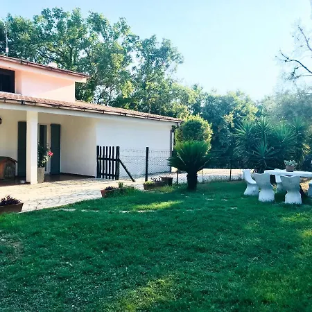 Holiday home 3 Bedrooms House With Jacuzzi Enclosed Garden And Wifi At Castel Di Decima *