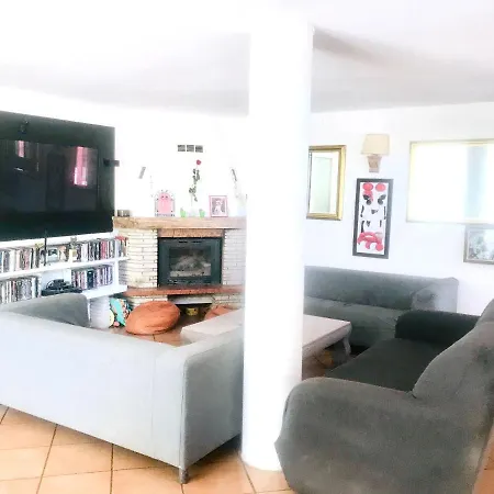 Holiday home 3 Bedrooms House With Jacuzzi Enclosed Garden And Wifi At Castel Di Decima *